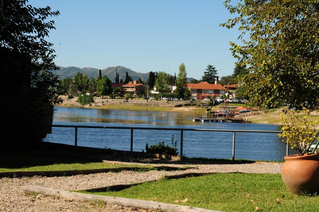 Hostal De La Costa Villa Carlos Paz Exterior photo